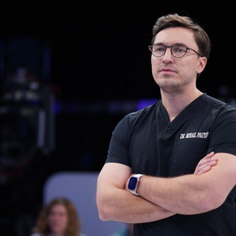 Doctorul Mihail Pautov în platoul emisiunii MediCOOL